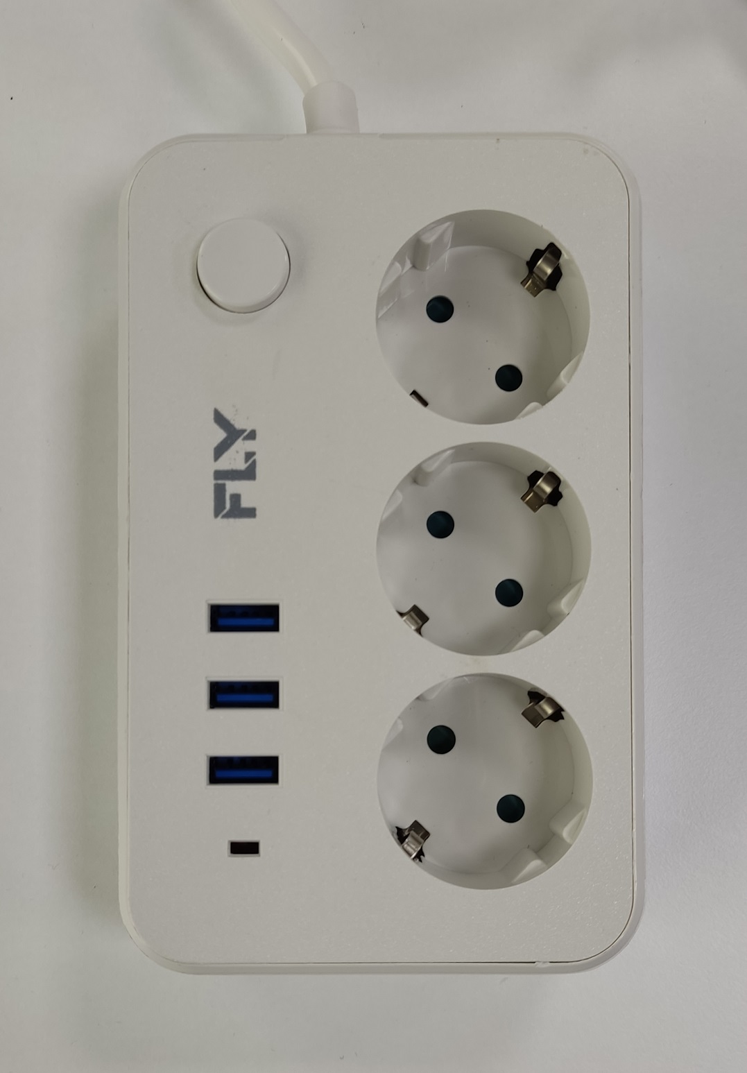 Fly 3406-01 3lü Anahtarlı 2.1A 3Usb Şarj Çıkışı 2mt Anahtarlı Akım Korumalı Priz Çocuk Koruması Fly 3406-01 3lü Anahtarlı 2.1A 3Usb Şarj Çıkışı 2mt Anahtarlı Akım Korumalı Priz Çocuk Koruması